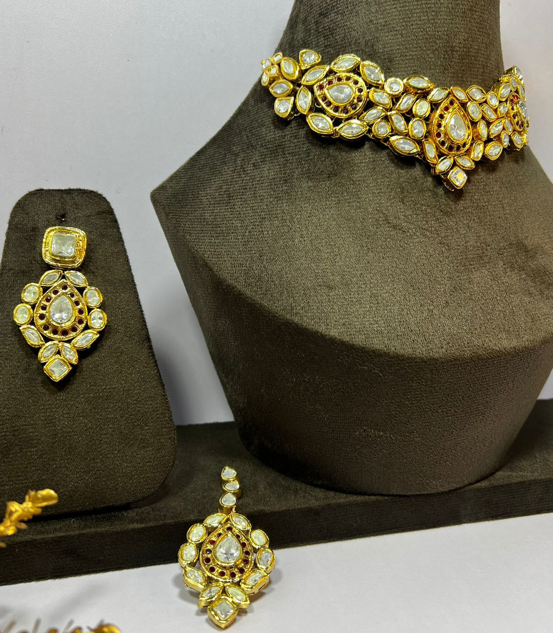 Noor-e-Kundan Choker Set