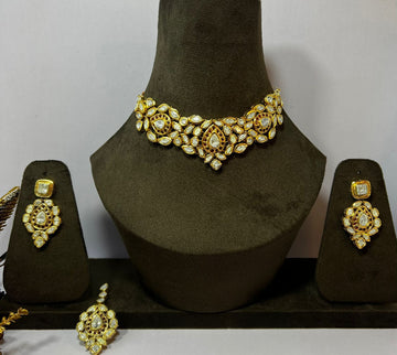 Noor-e-Kundan Choker Set