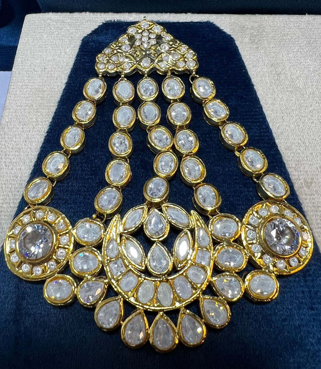 Noor-e-Zar Choker Set
