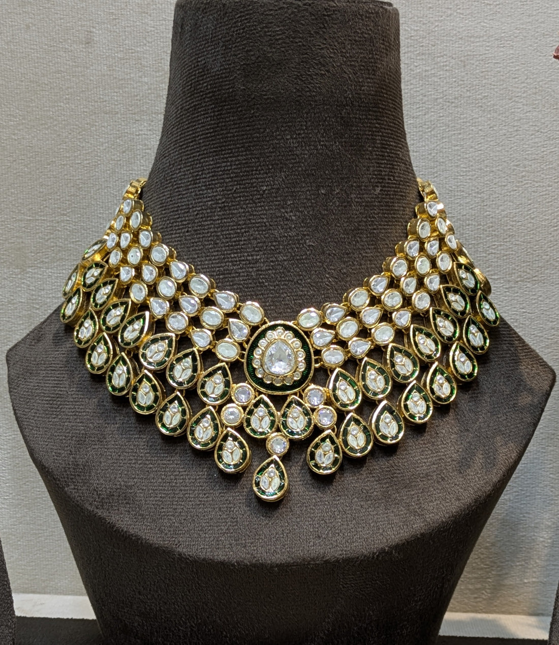 "Chandni Kundan Set" (Moonlight Kundan Set)