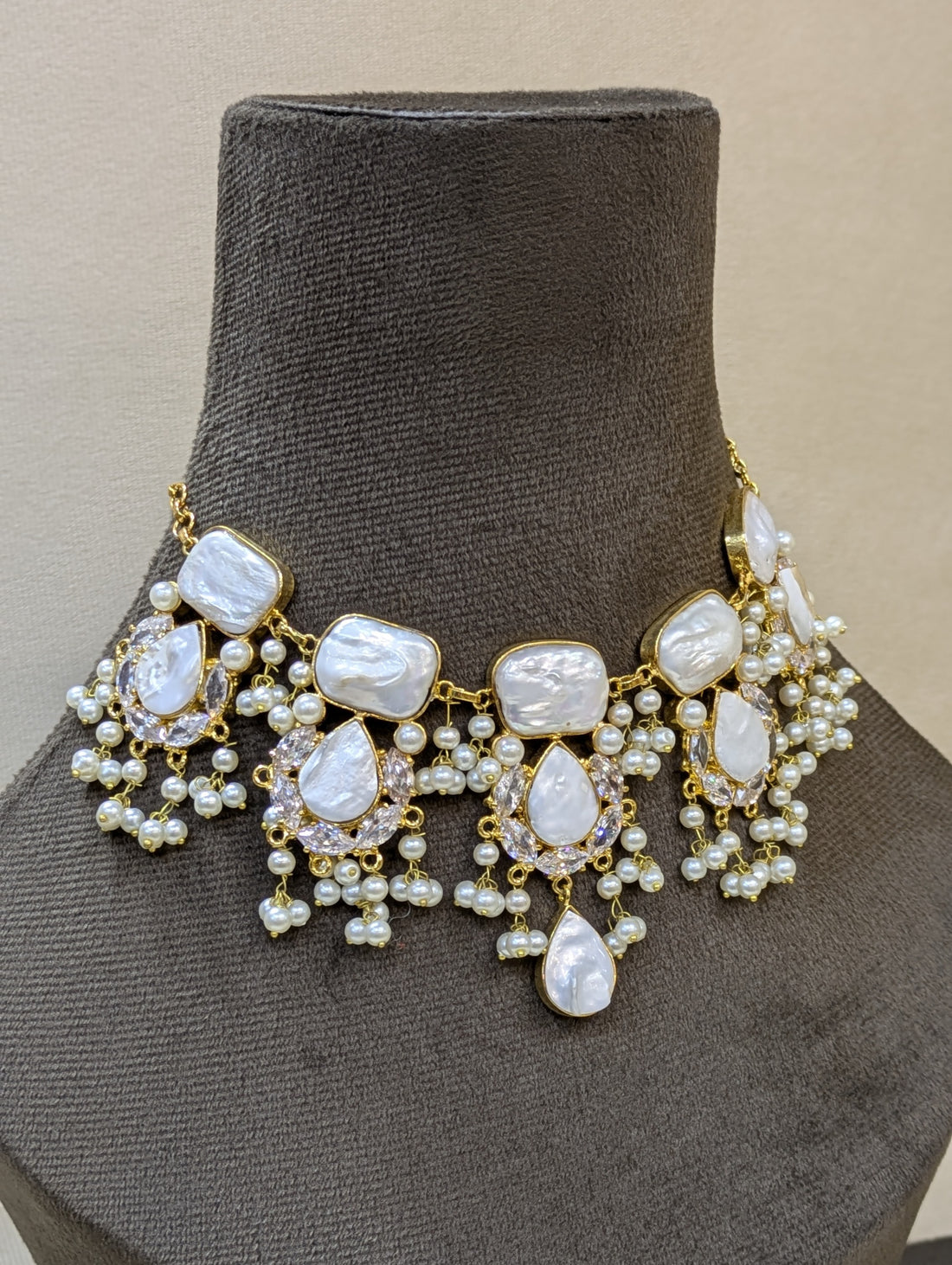 Noor-e-Sadaf Pearl Choker Set