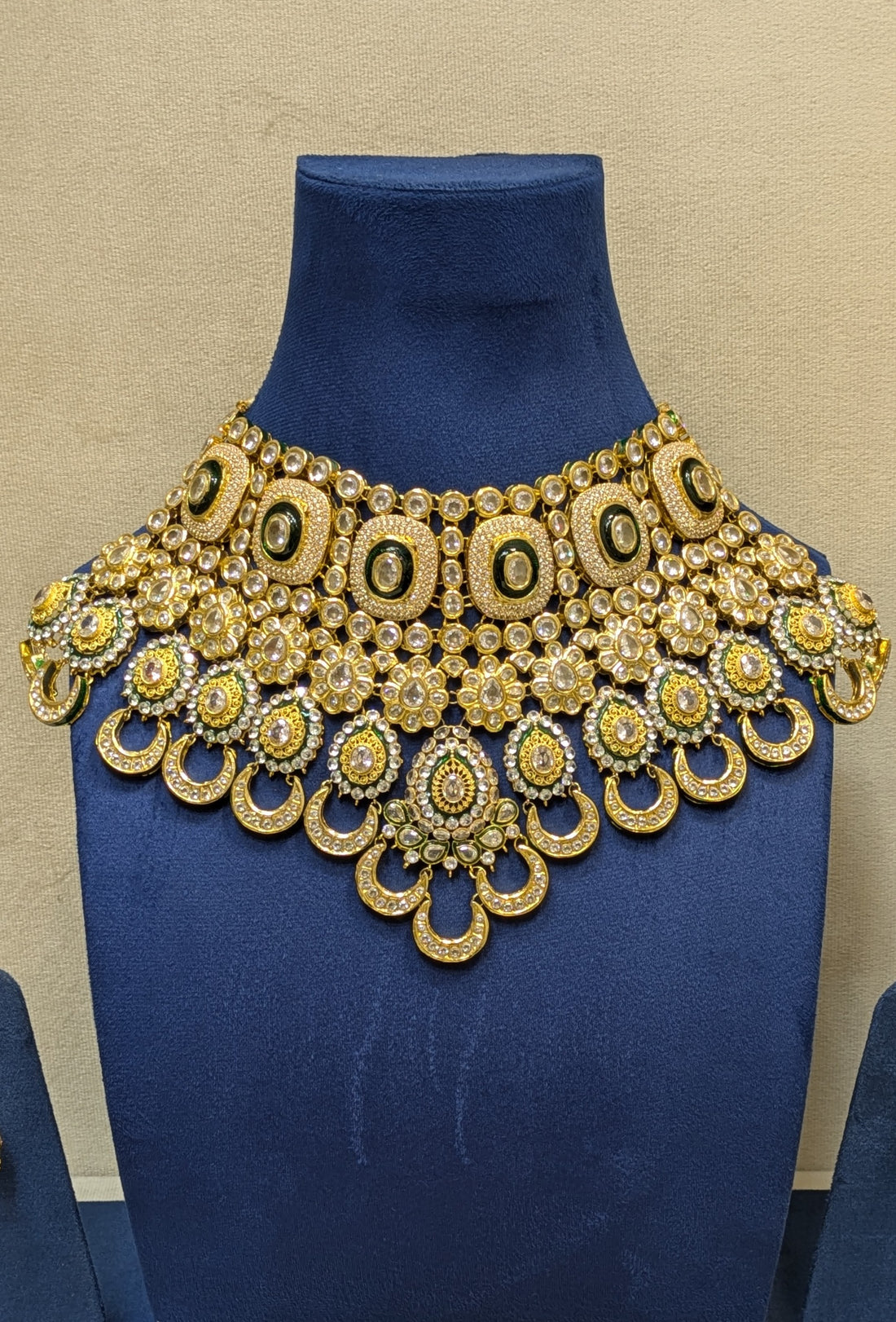 "Mahtab Kundan Set" (Moonlight Kundan Set)