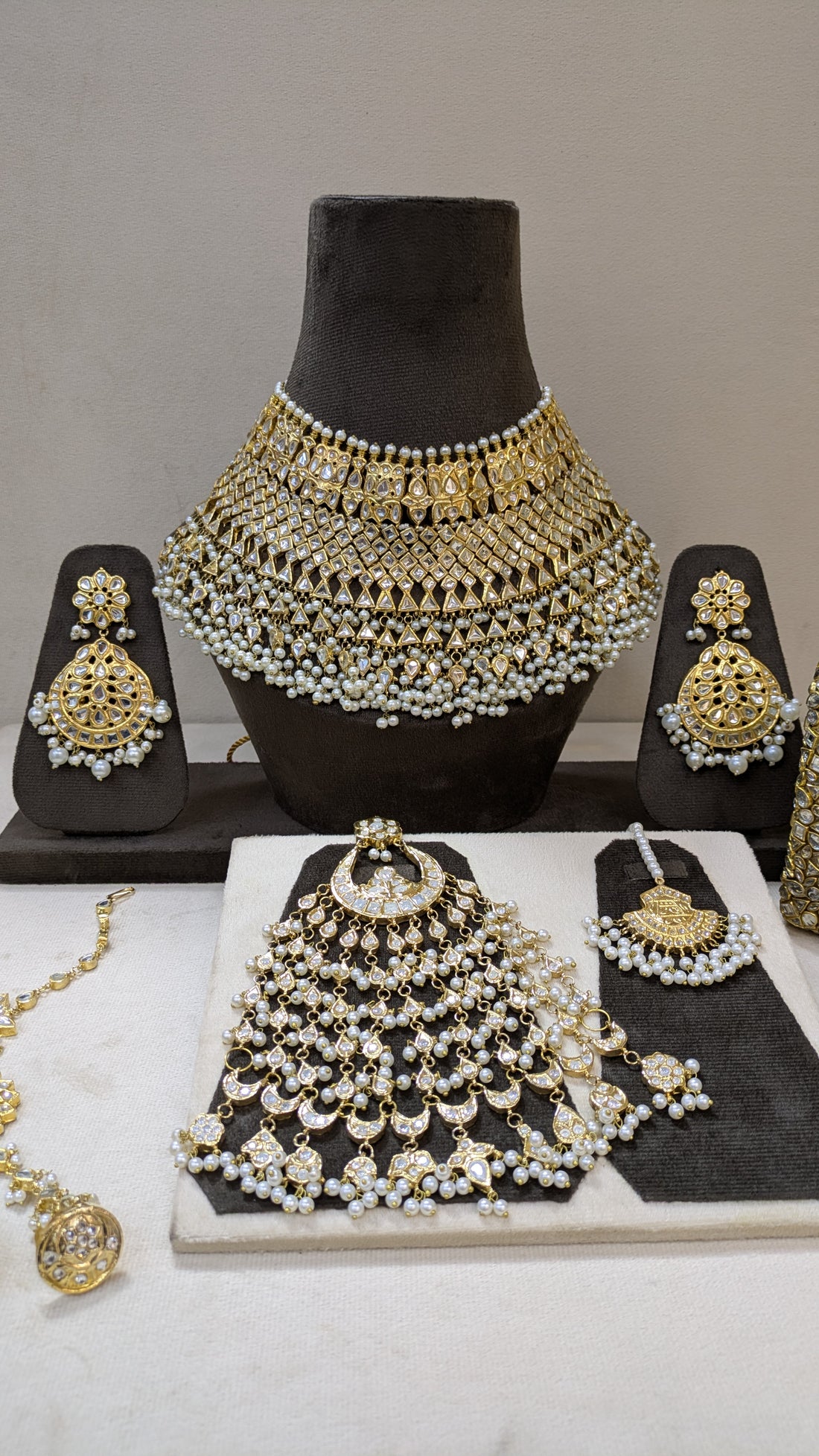 "Malika Kundan Ensemble" (Queen's Kundan Ensemble)