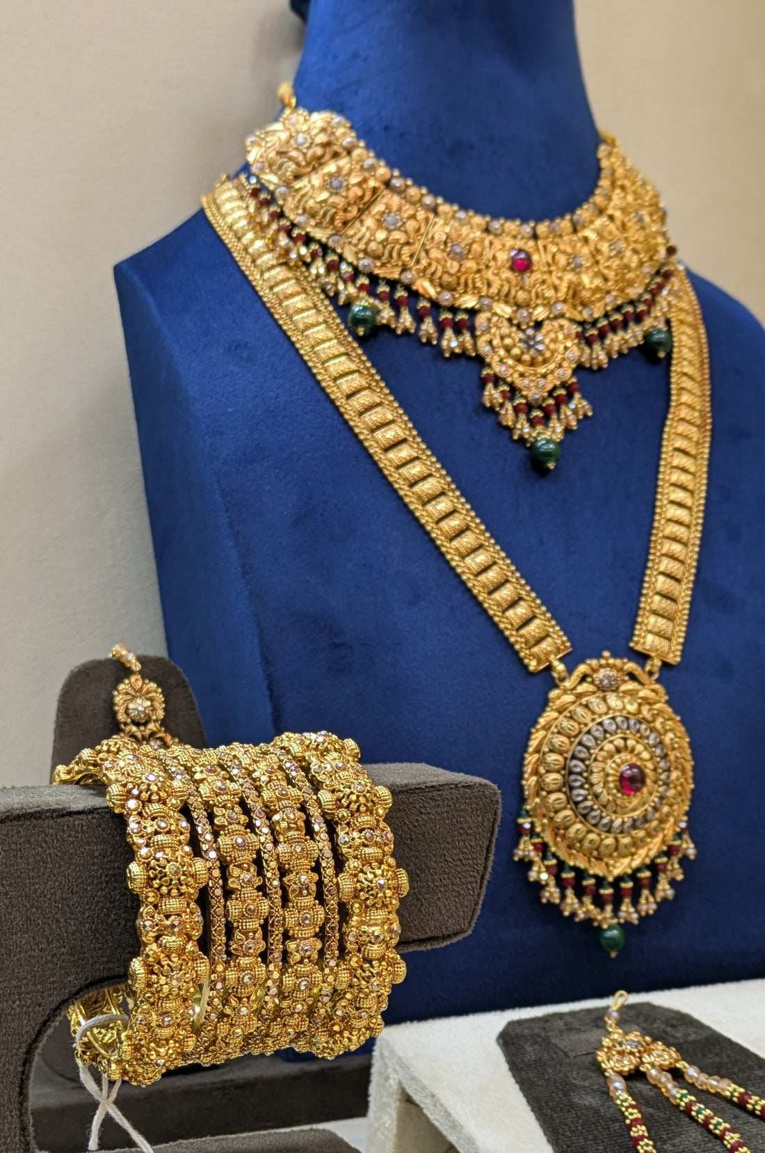 "Temple Virasat Bridal Set" (Temple Heritage Bridal Set)