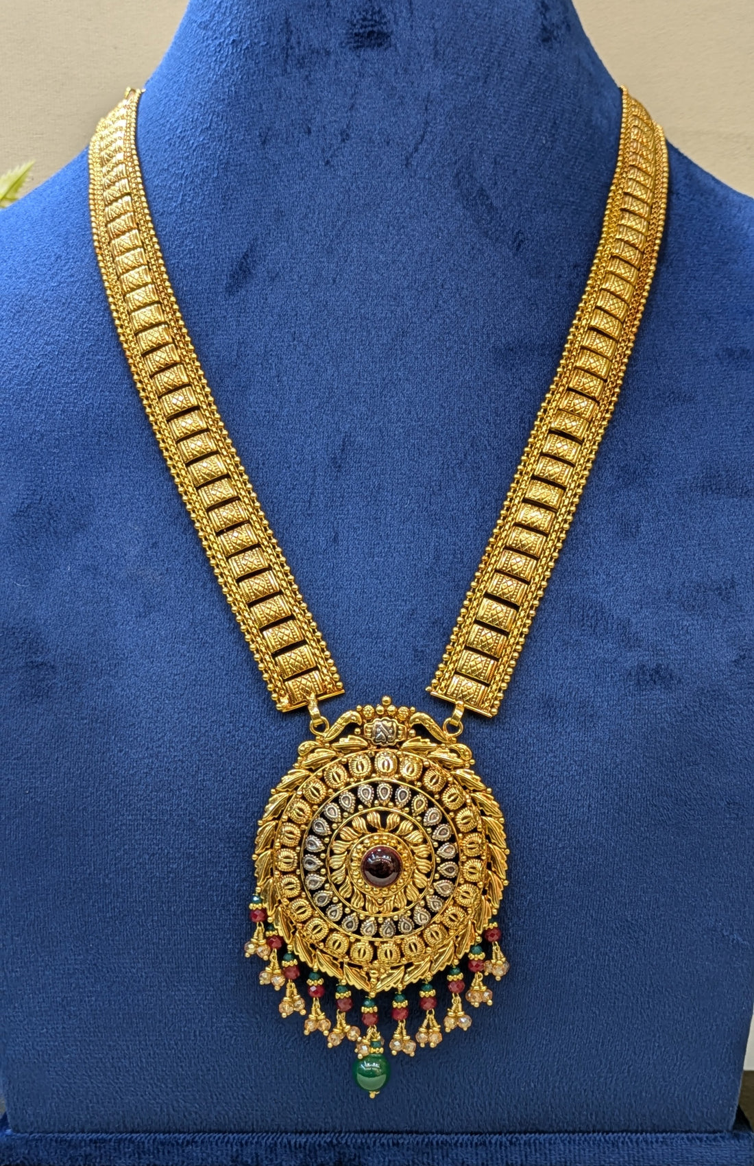 Noor-e-Zar mala set