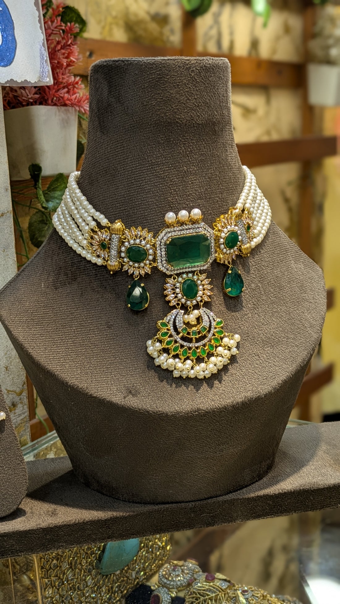 "Emerald Chandbali Royale"